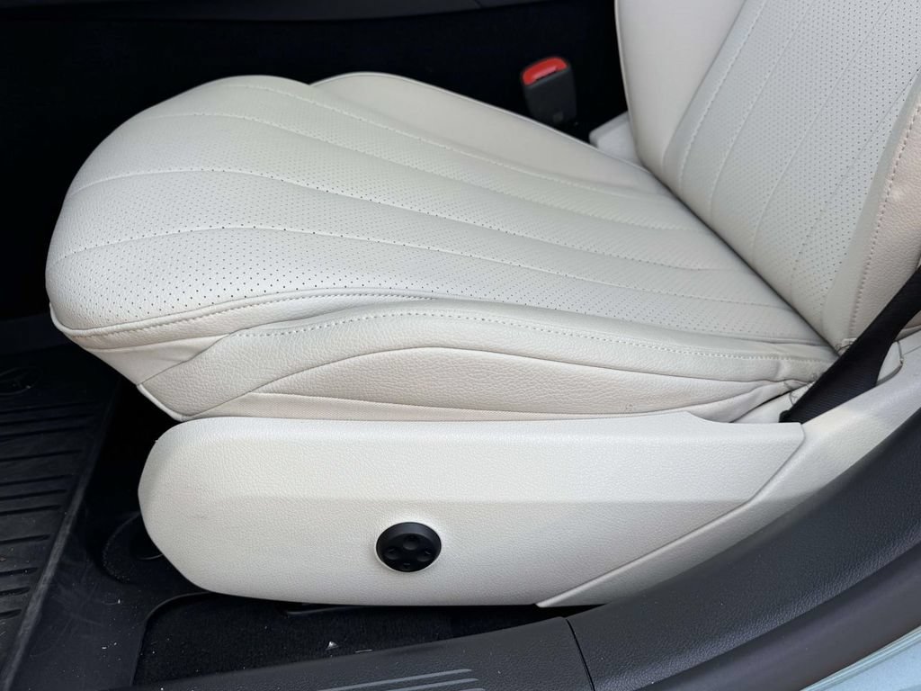 Used 2024 Mercedes-Benz E 350 4MATIC Sedan image 19