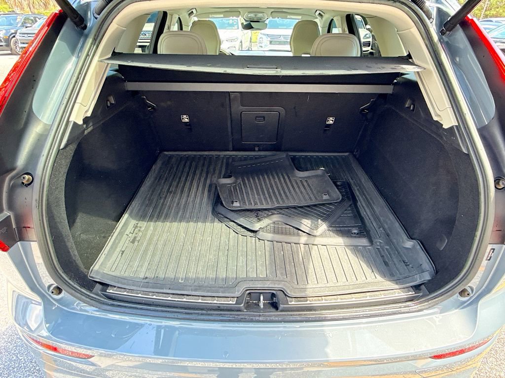 Used 2022 Volvo XC60 B5 Momentum w/ Climate Package image 26