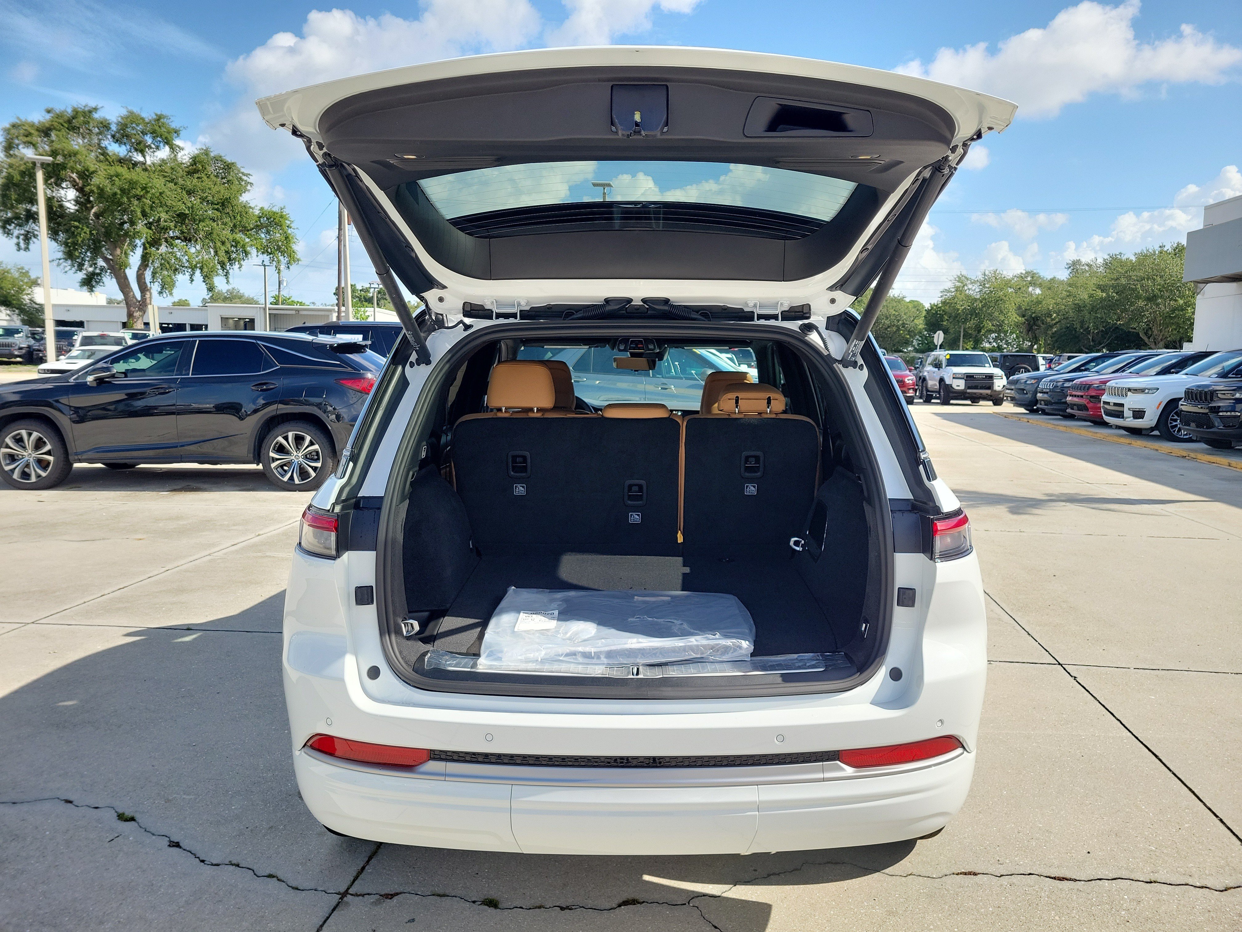 New 2026 Jeep Grand Cherokee Summit AWD/4WD image 9