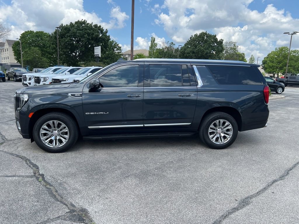 Used 2021 GMC Yukon XL Denali AWD/4WD image 2