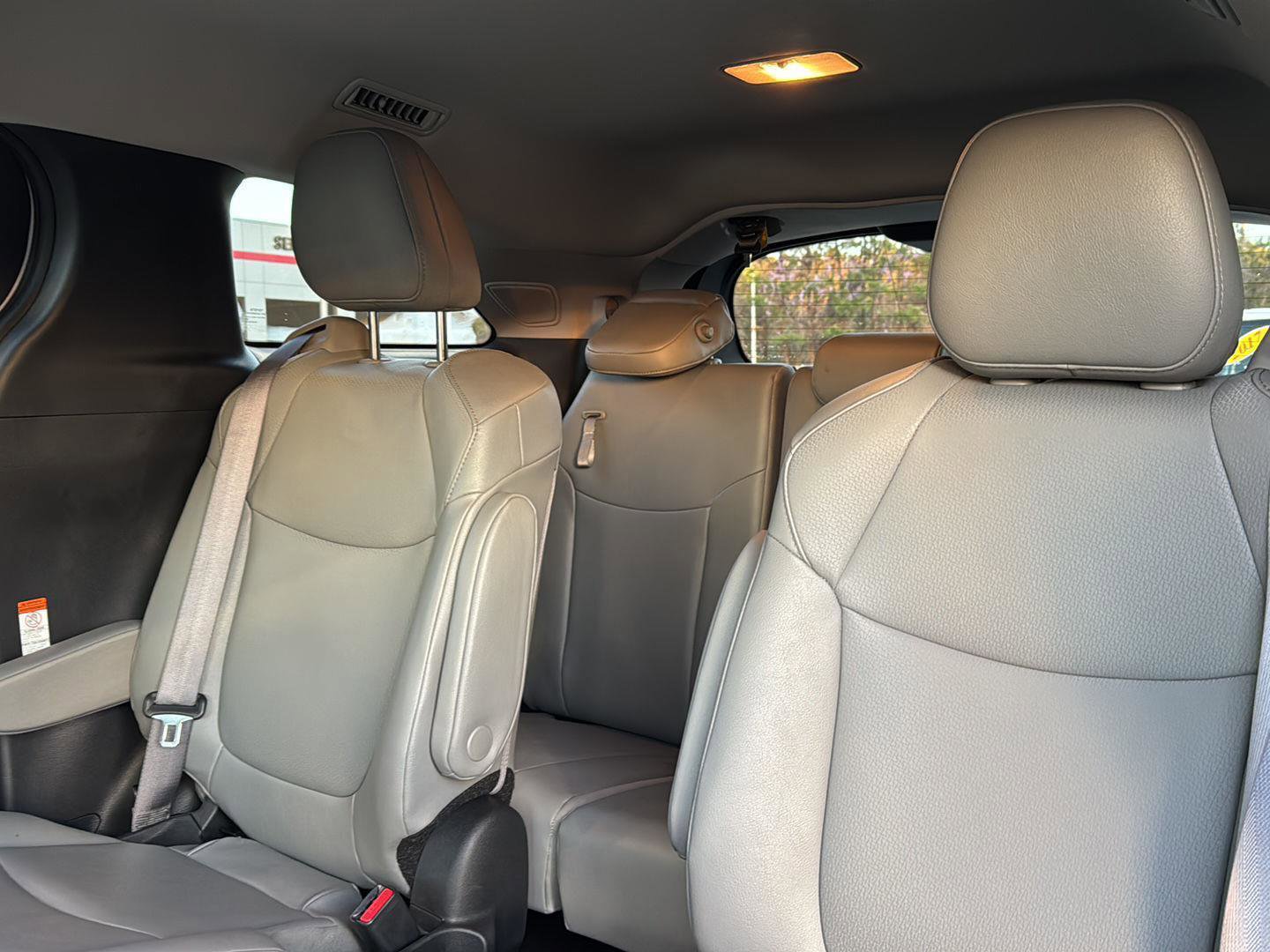 Used 2025 Toyota Sienna XLE w/ XLE Plus Package FWD image 27
