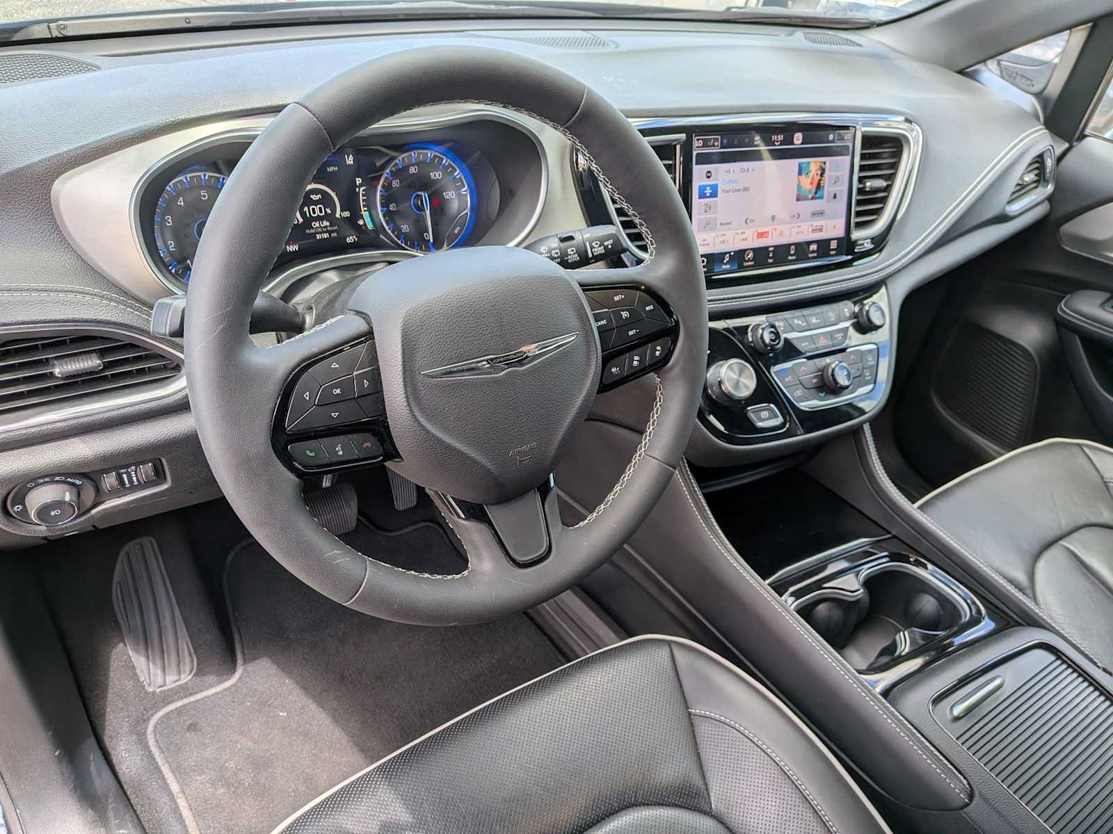 Used 2023 Chrysler Pacifica Limited w/ S Appearance Package AWD/4WD image 15