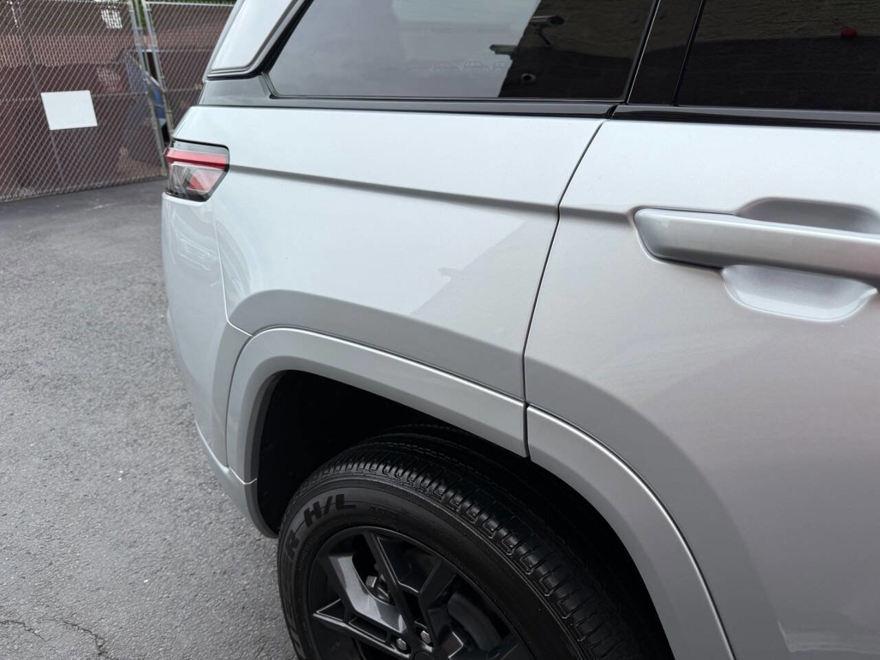 Used 2023 Jeep Grand Cherokee 30th Anniversary image 19