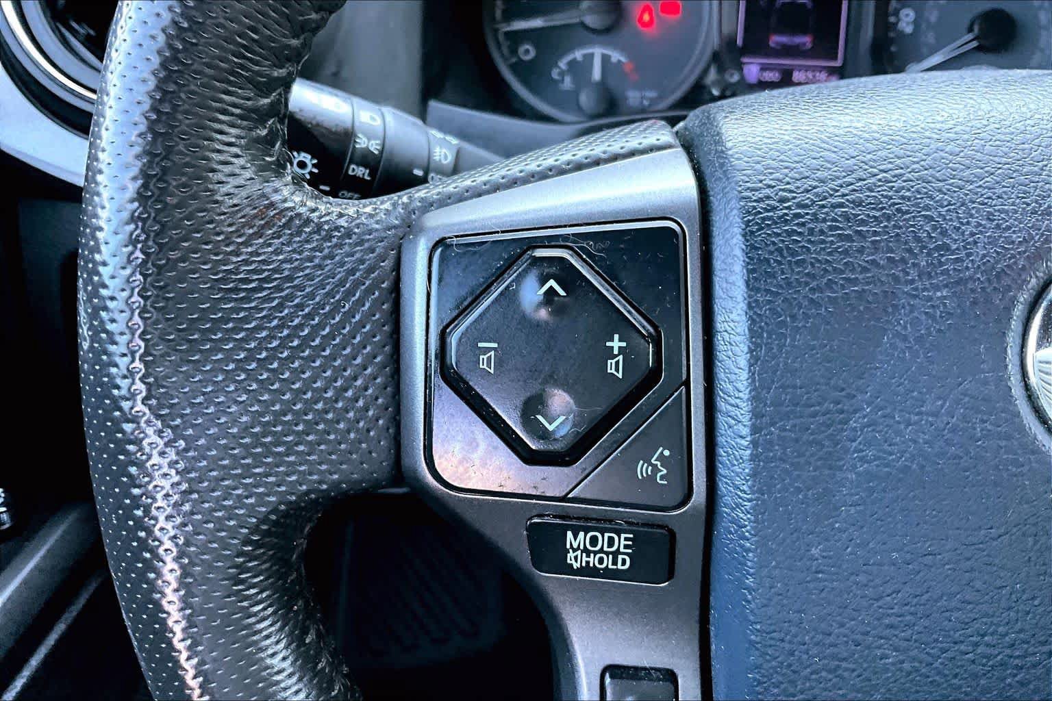 Used 2020 Toyota Tacoma TRD Off-Road w/ Technology Package AWD/4WD image 22