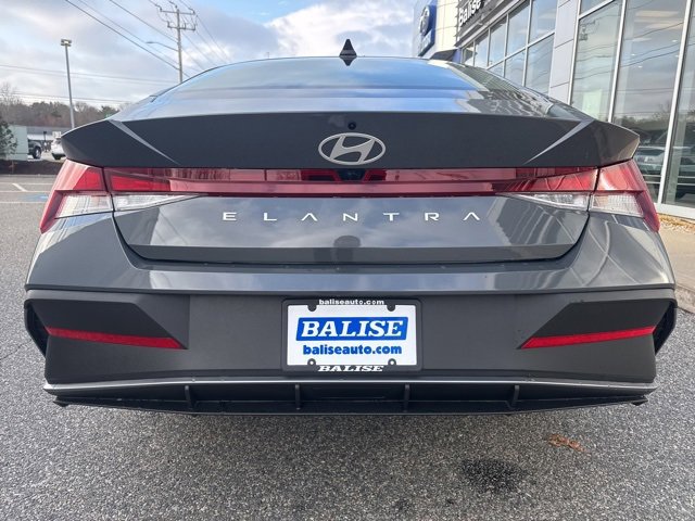 Certified 2025 Hyundai Elantra SE image 8