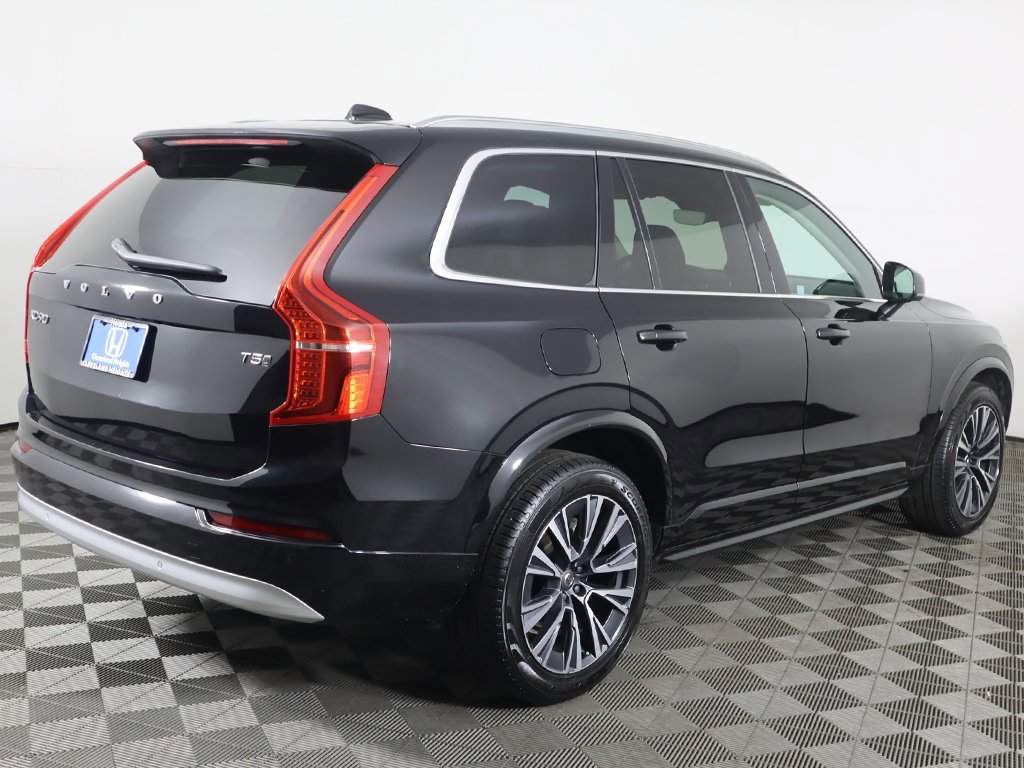 Used 2022 Volvo XC90 T5 Momentum w/ Climate Package image 10