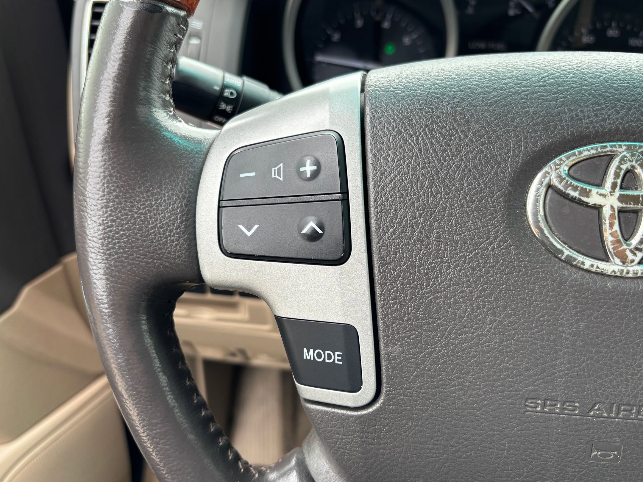 Used 2013 Toyota Land Cruiser image 16