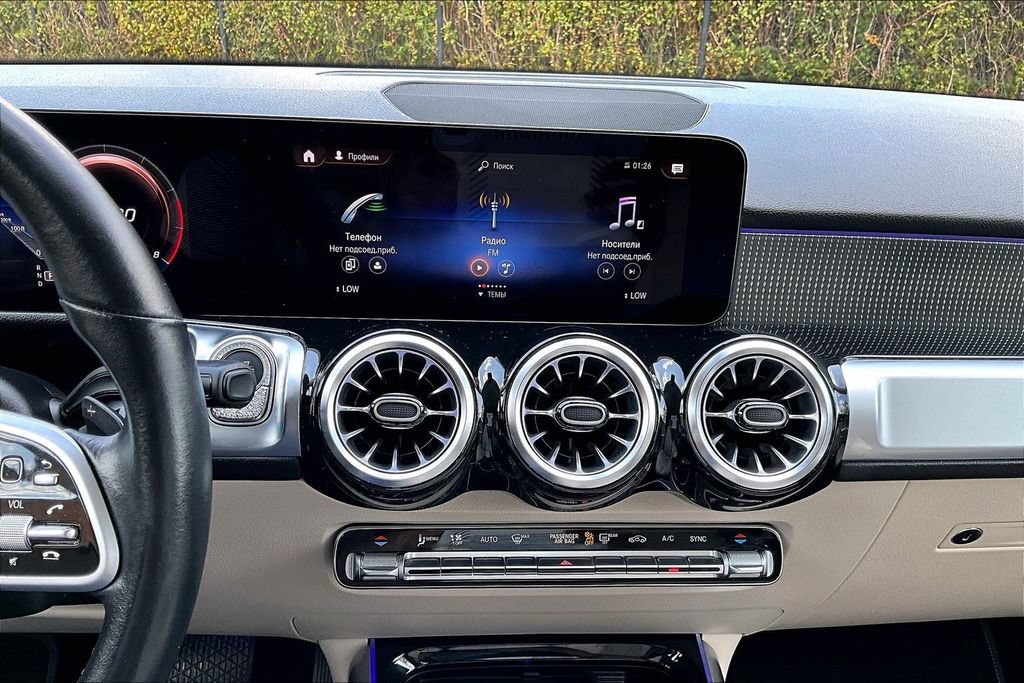 Used 2022 Mercedes-Benz GLB 250 image 41