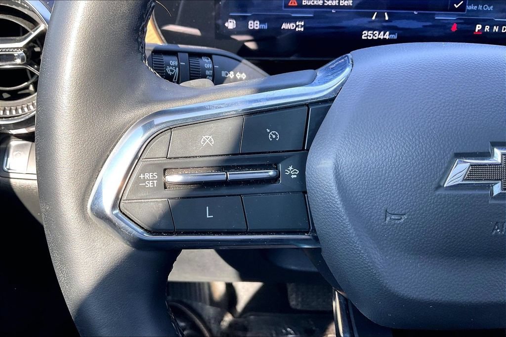 Used 2025 Chevrolet Equinox ACTIV w/ Safety and Technology Package AWD/4WD image 12