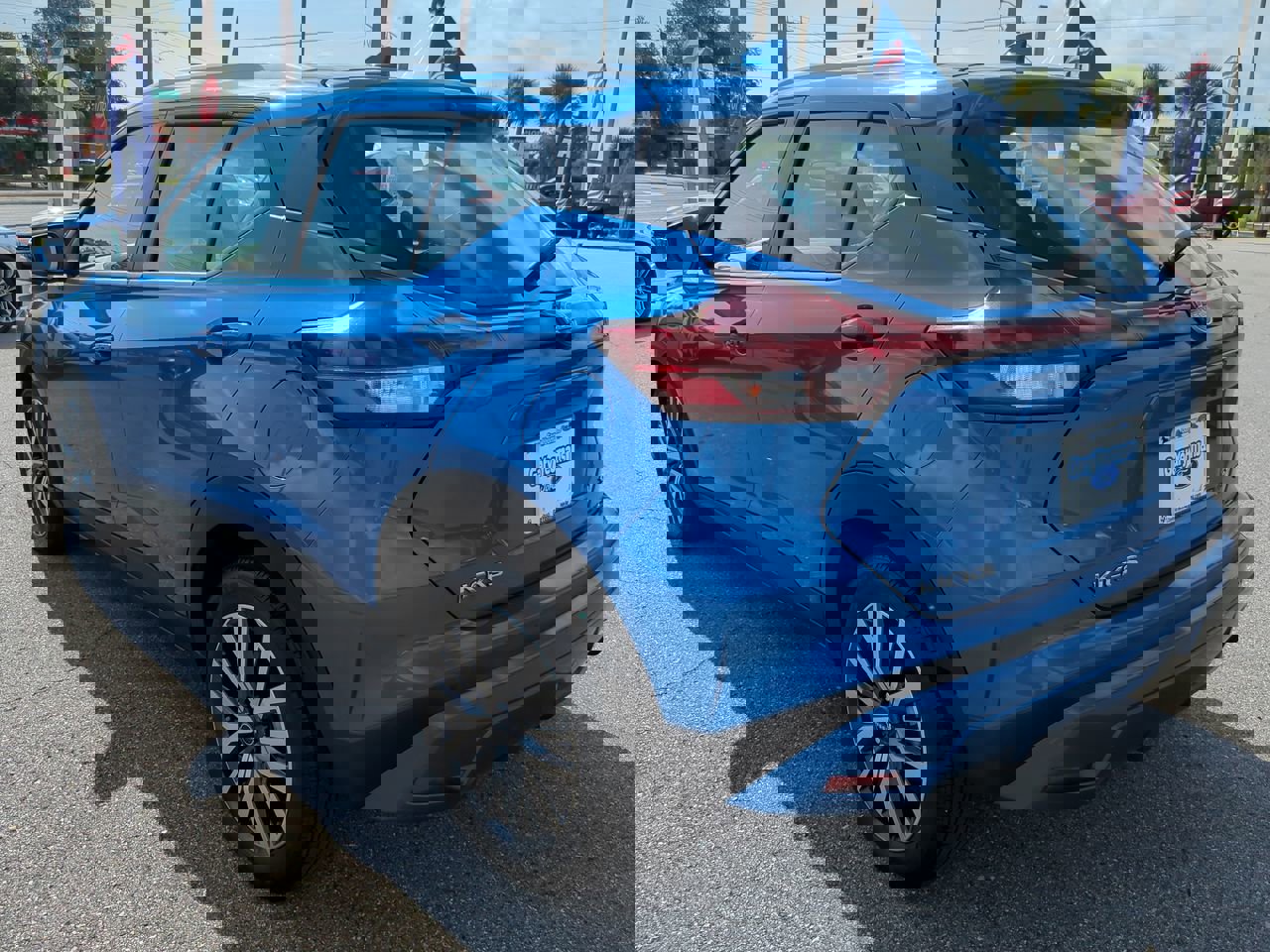 Used 2024 Nissan Kicks SV image 6