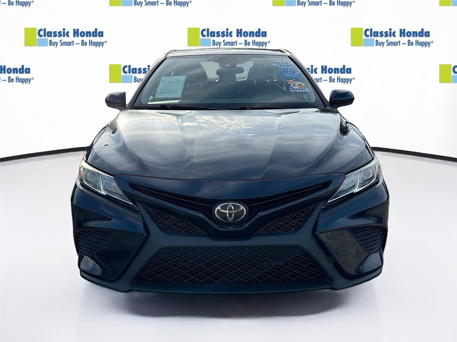 Used 2020 Toyota Camry SE FWD image 2