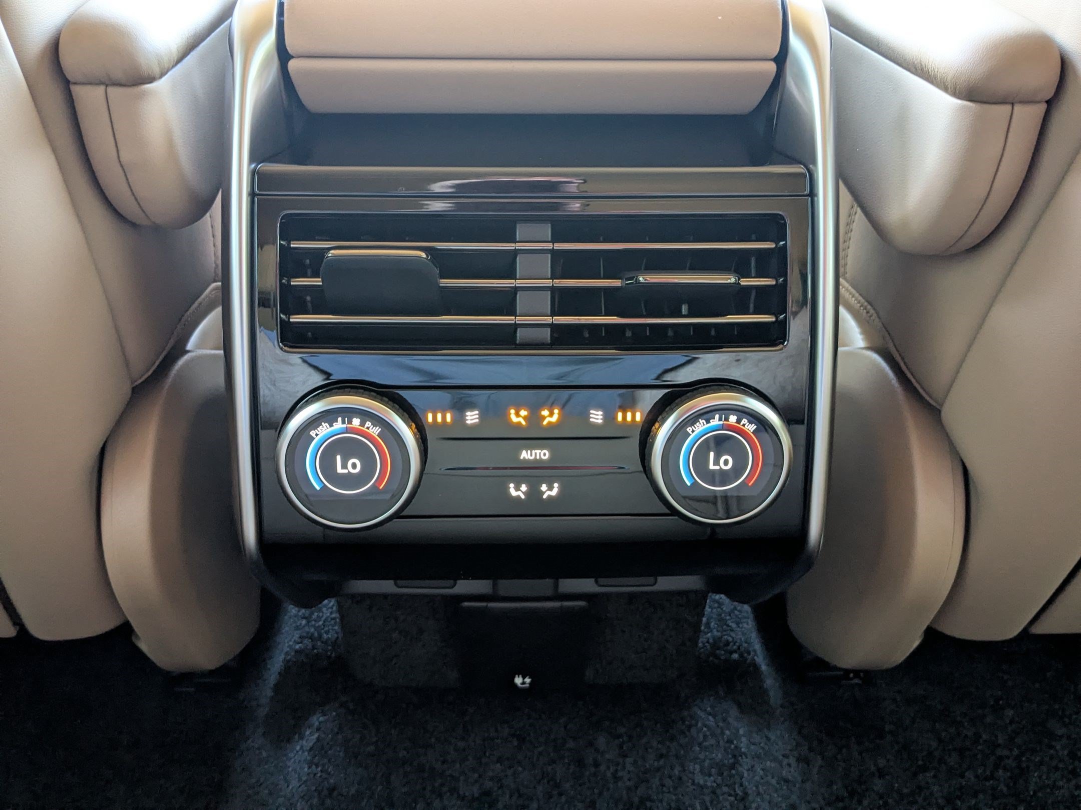 New 2026 Land Rover Range Rover SE AWD/4WD image 29