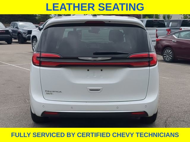 Used 2023 Chrysler Pacifica Touring-L FWD image 6