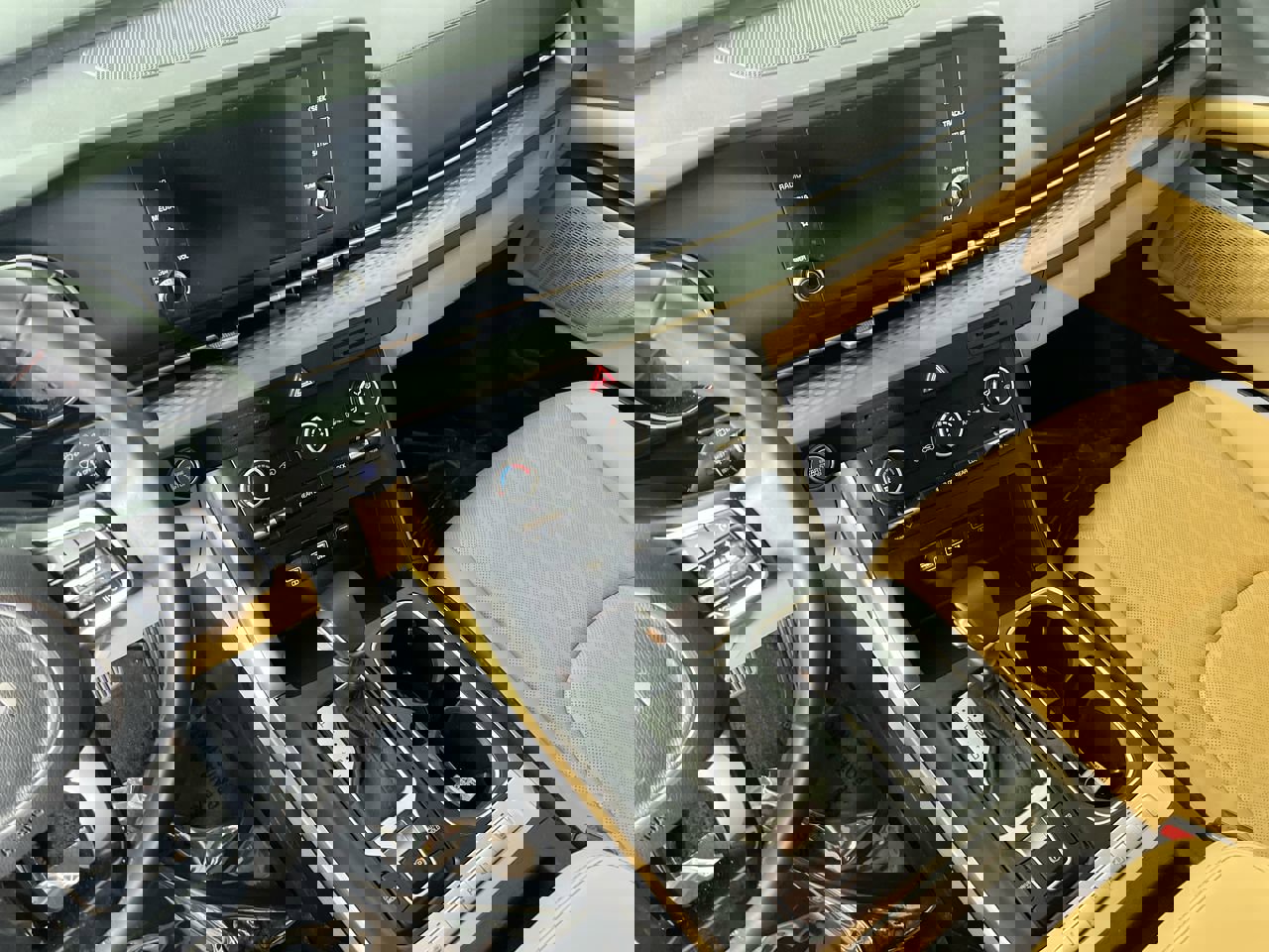 Used 2023 Kia Carnival LX image 23