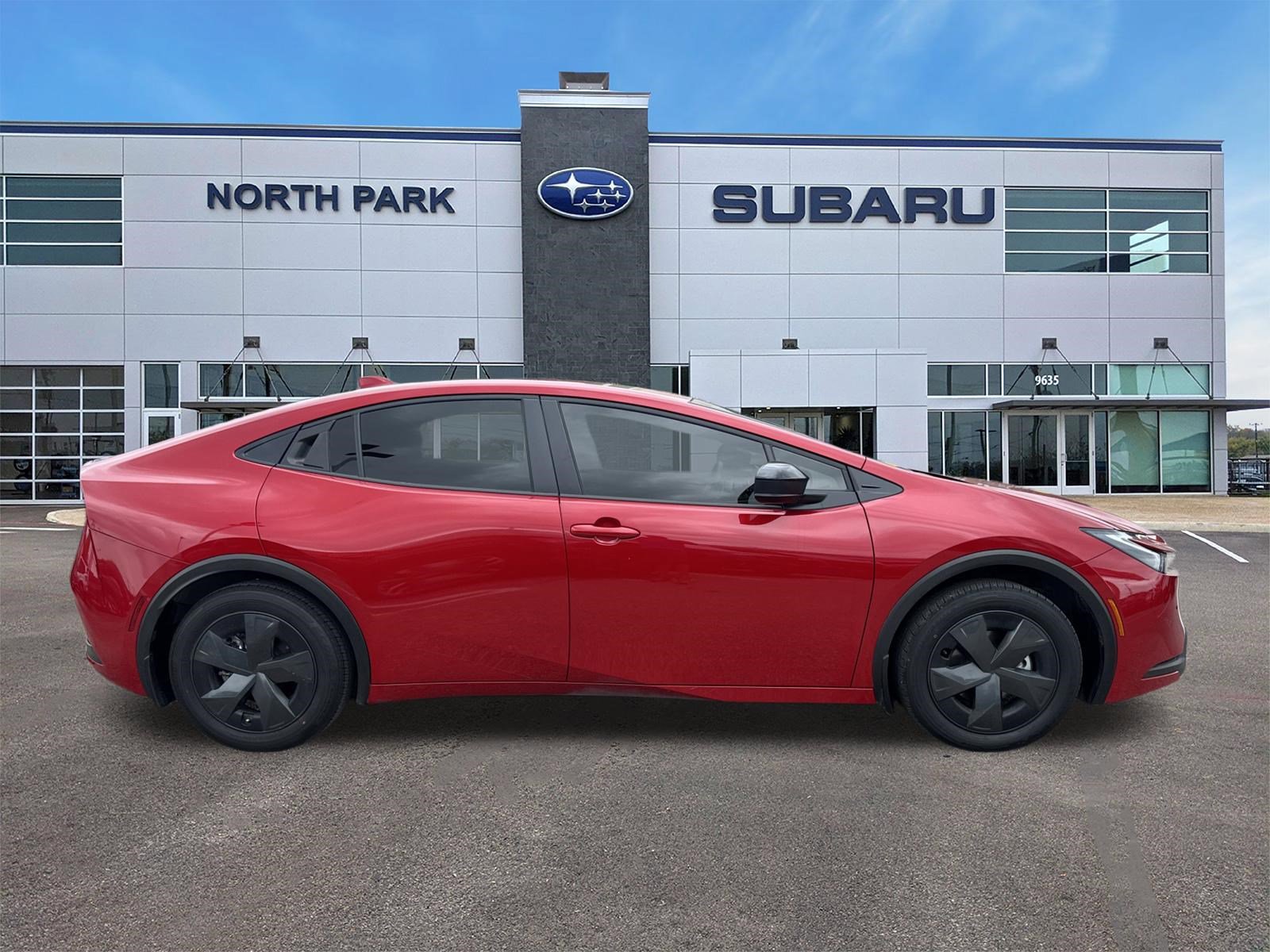 Used 2023 Toyota Prius LE image 2