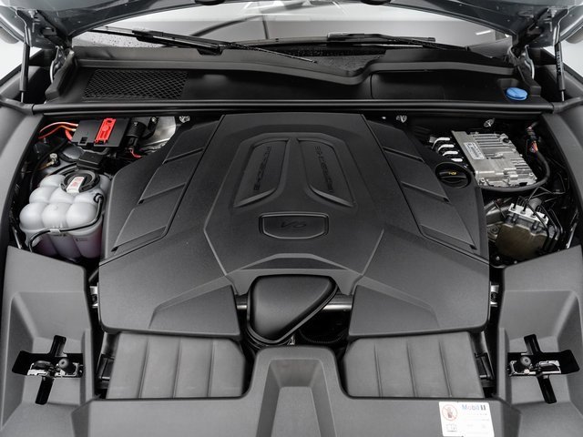 Used 2024 Porsche Cayenne image 26