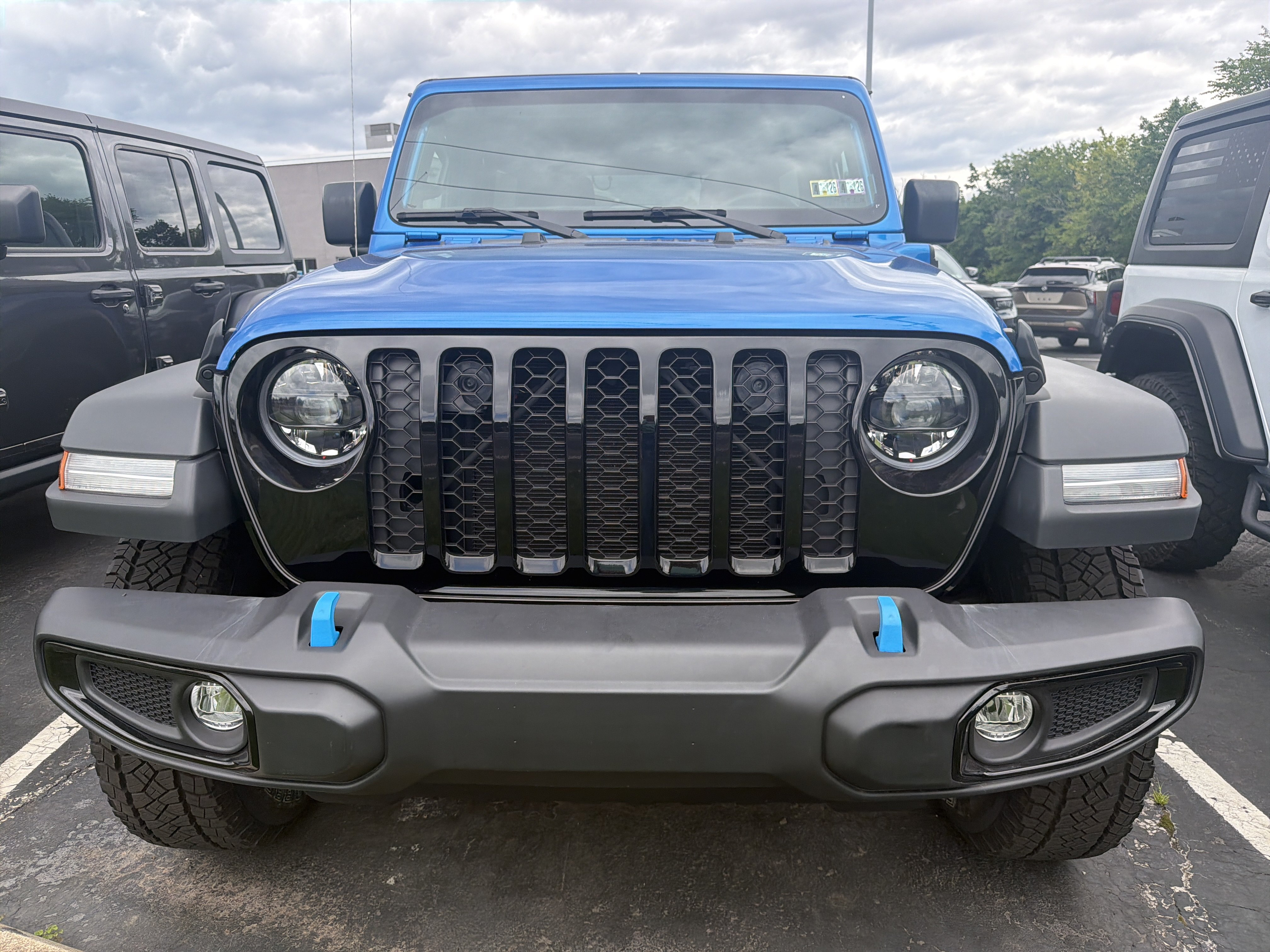 Certified 2023 Jeep Wrangler Unlimited w/ Convenience Group AWD/4WD image 2