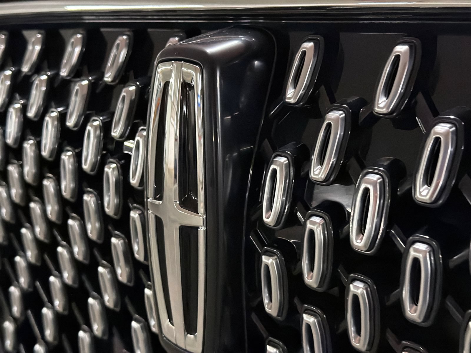 New 2026 Lincoln Aviator AWD image 14