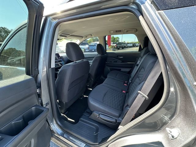 Used 2022 Nissan Pathfinder SV AWD/4WD image 19