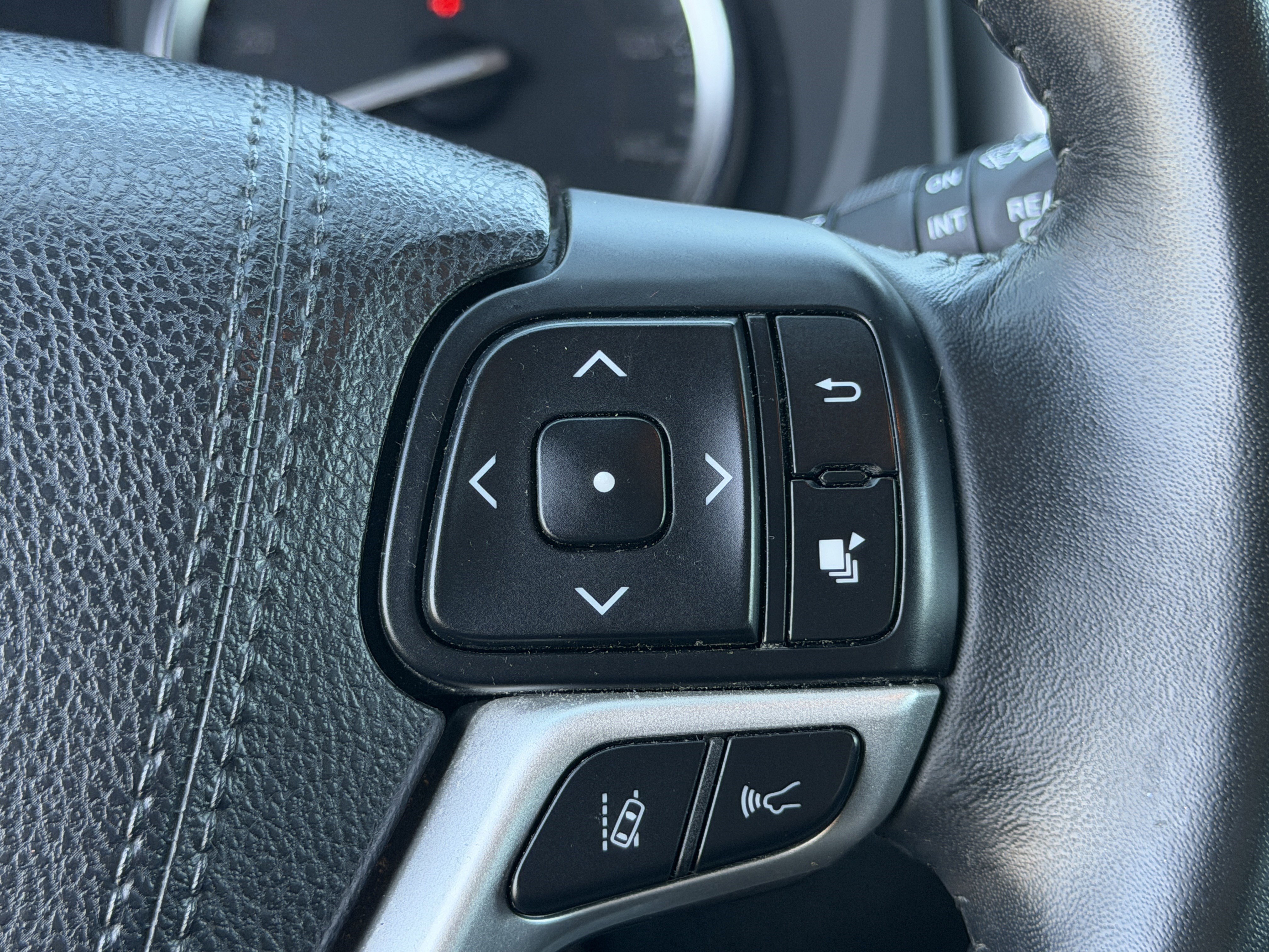 Used 2018 Toyota Highlander XLE FWD image 21