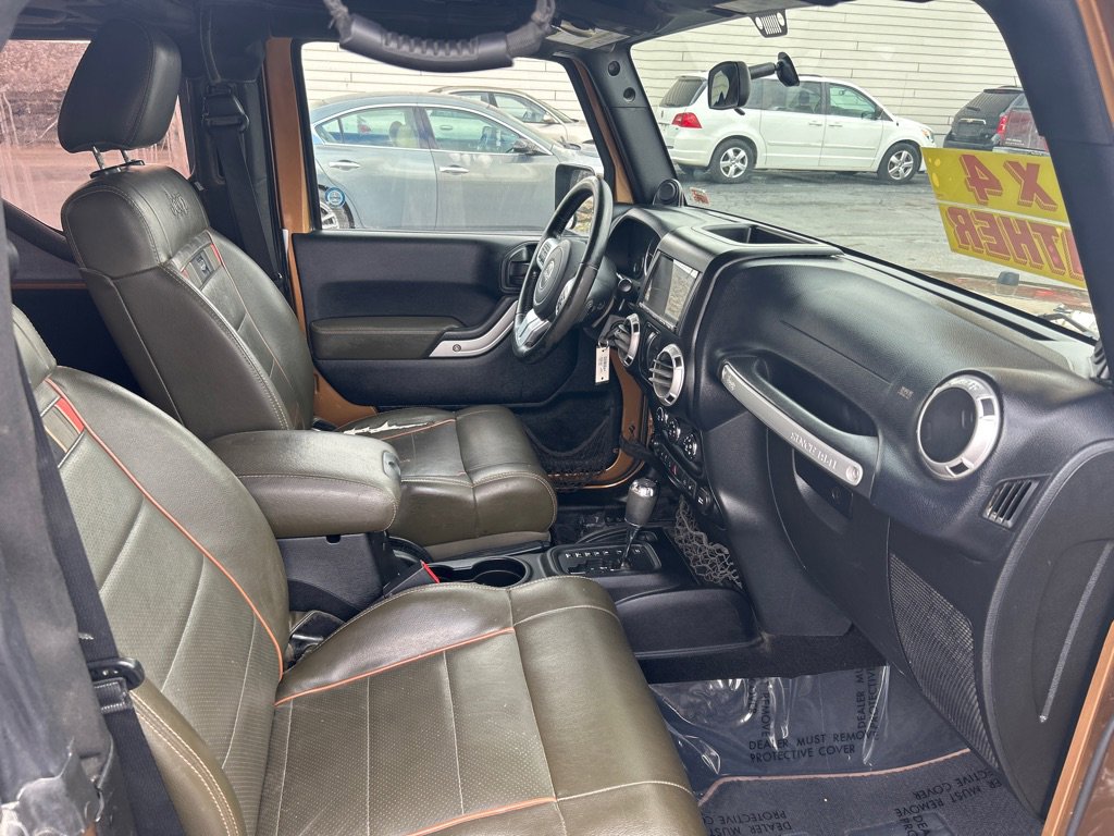 Used 2011 Jeep Wrangler Sahara w/ Dual Top Group AWD/4WD image 12