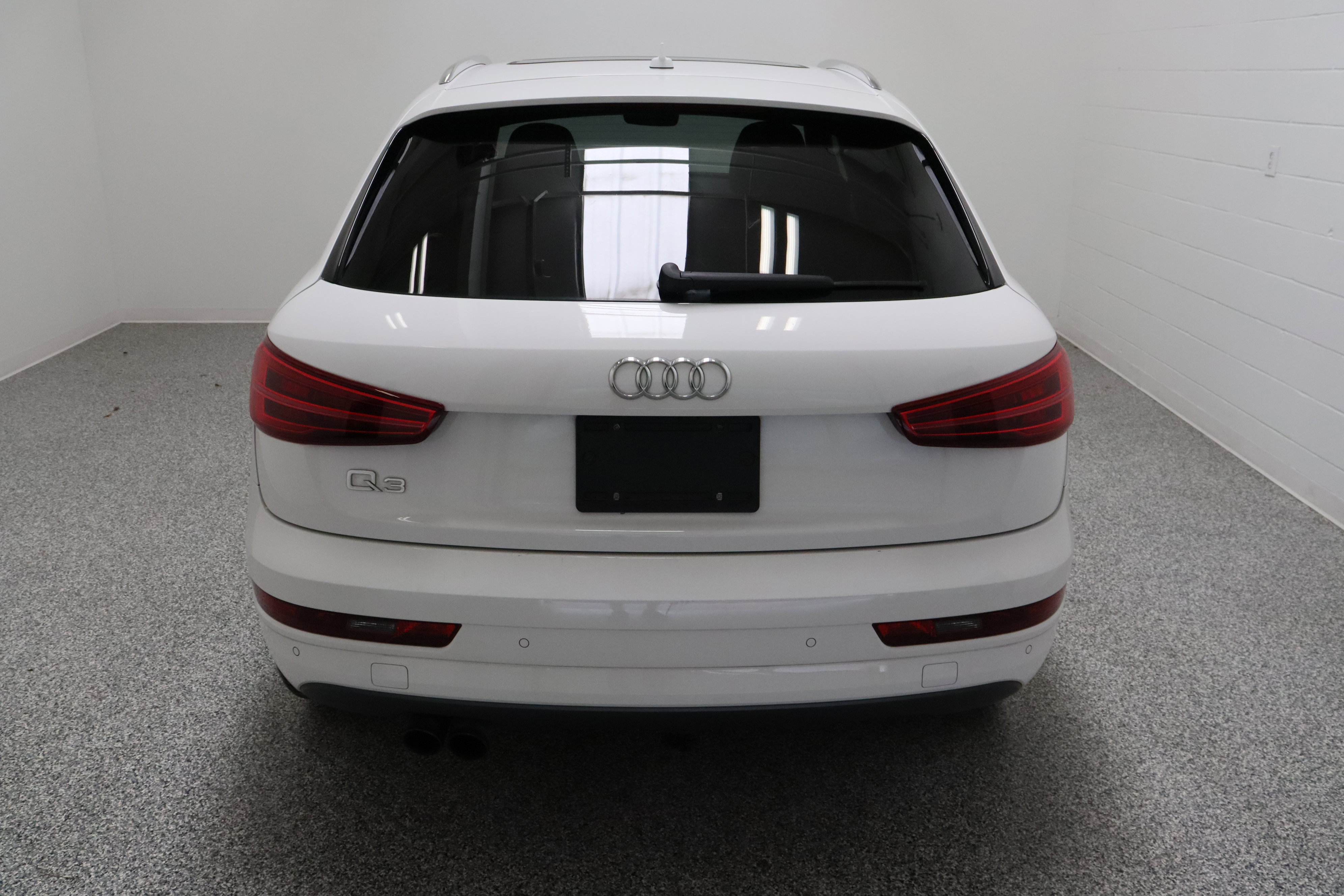 Used 2017 Audi Q3 2.0T Premium Plus w/ Premium Plus Package FWD image 8