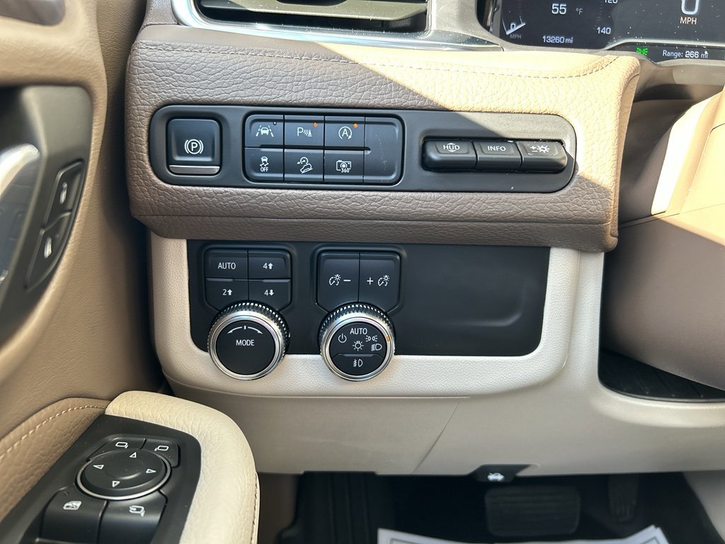 Used 2024 GMC Yukon XL Denali AWD/4WD image 27