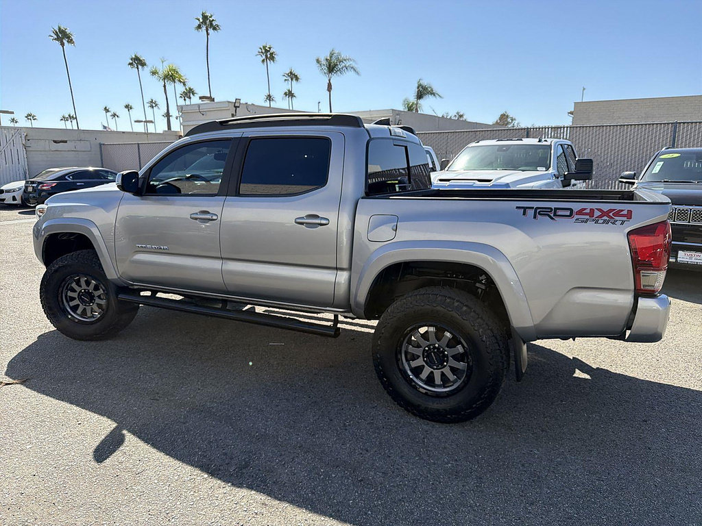 Used 2017 Toyota Tacoma TRD Sport AWD/4WD image 8