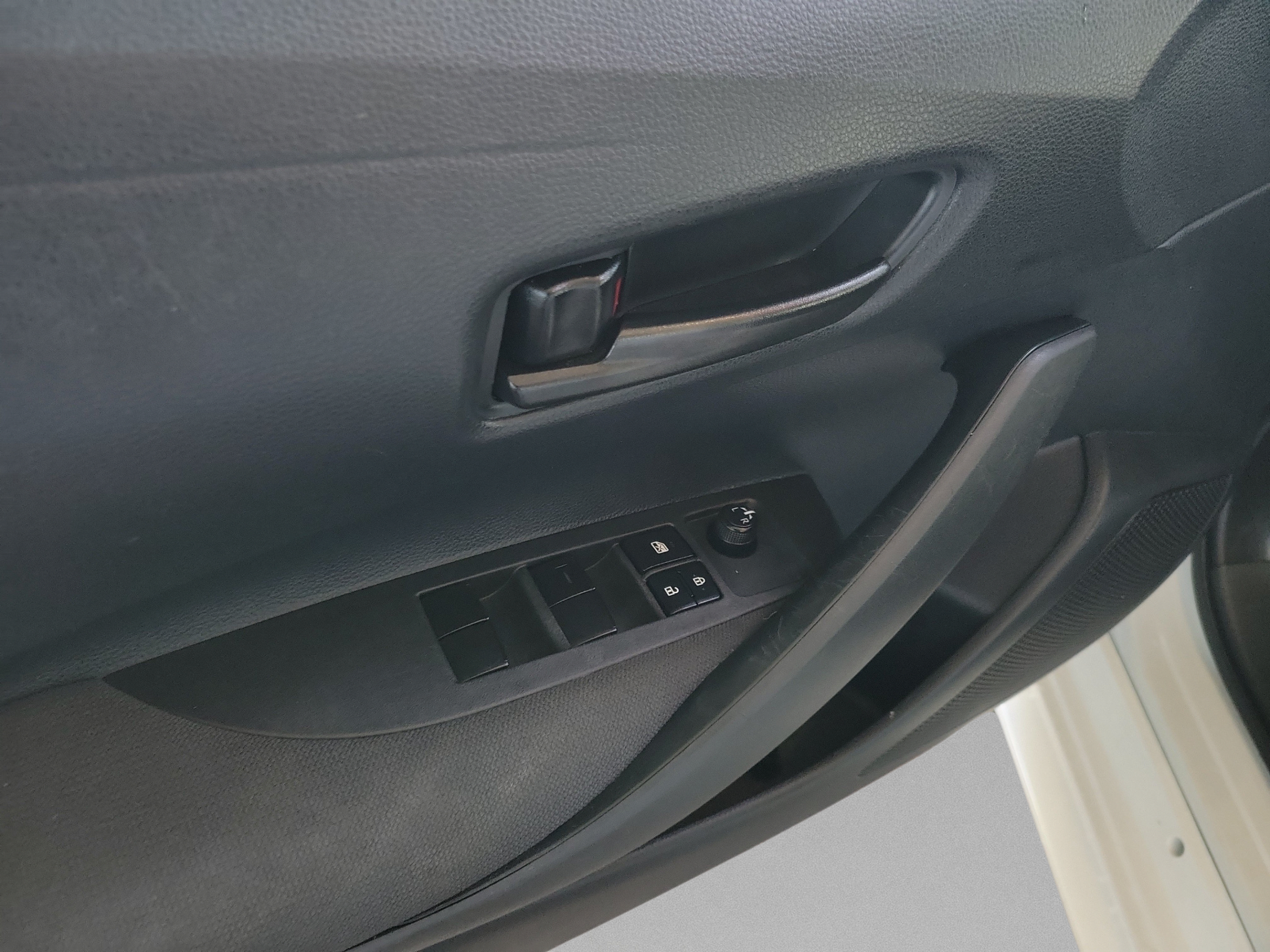 Used 2025 Toyota Corolla LE FWD image 9