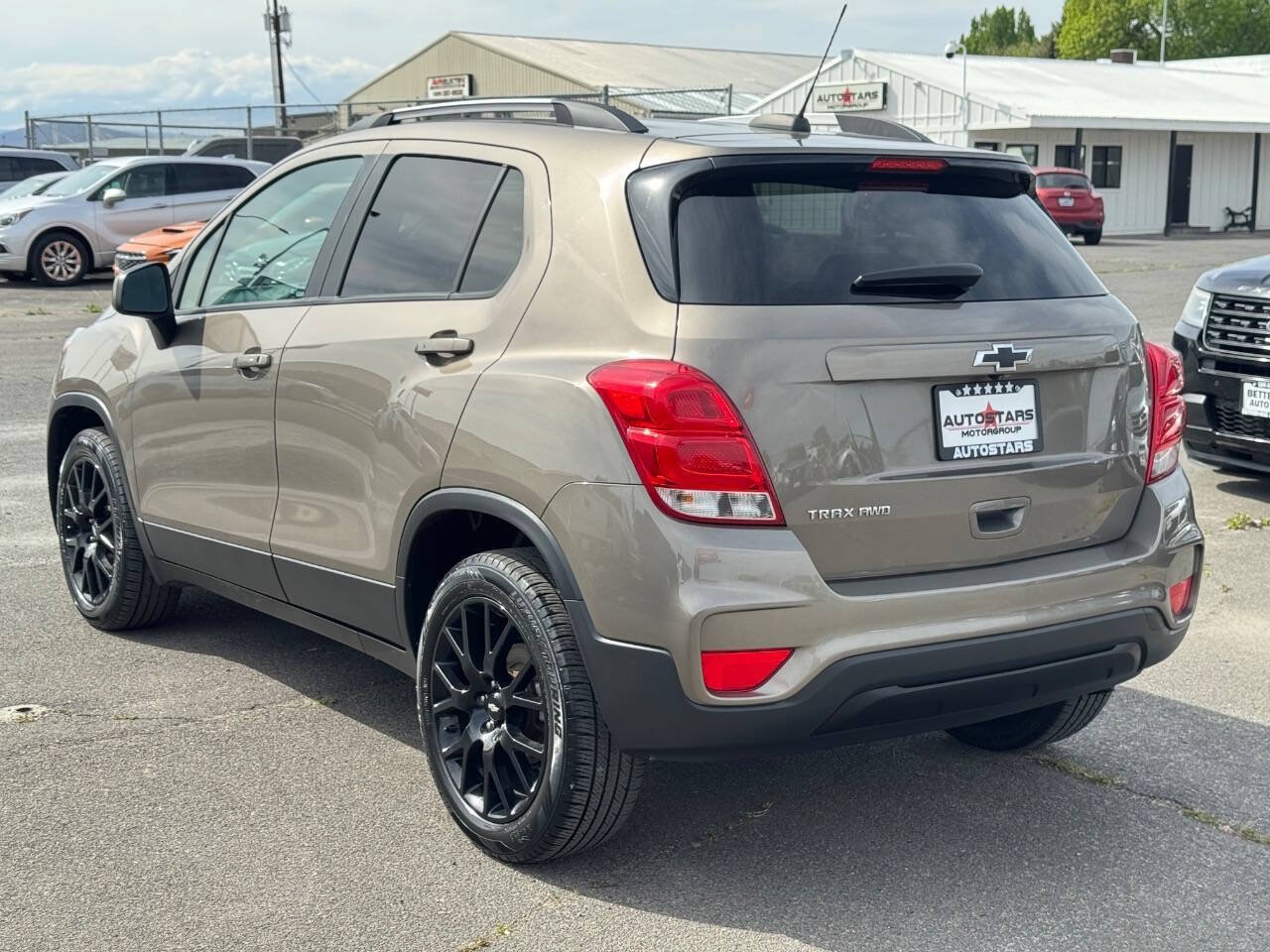 Used 2021 Chevrolet Trax LT w/ Premium Seat Package AWD/4WD image 3