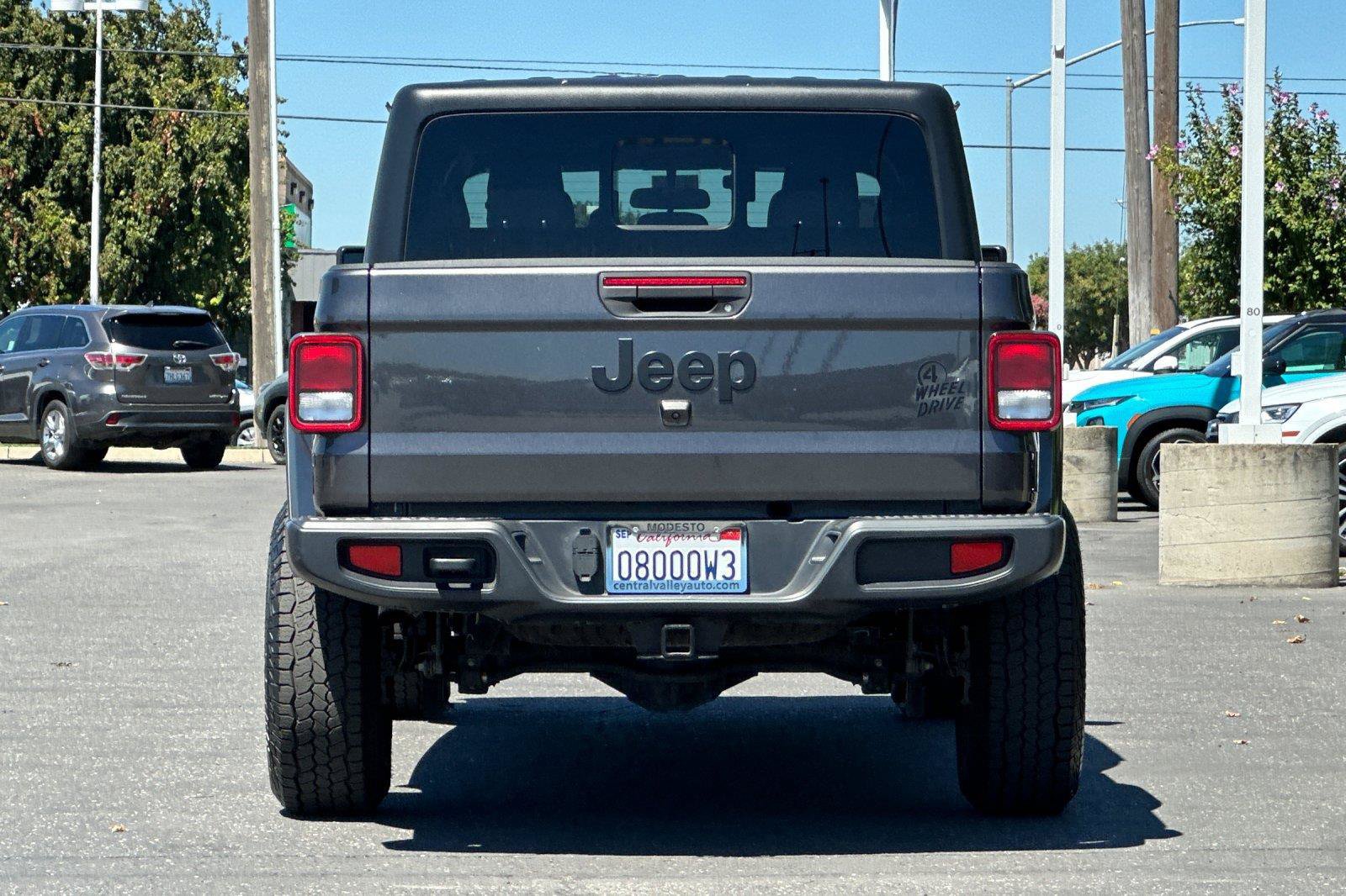 Used 2023 Jeep Gladiator Sport AWD/4WD image 4
