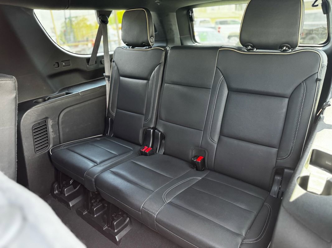 Used 2023 GMC Yukon XL SLT w/ SLT Premium Package AWD/4WD image 16