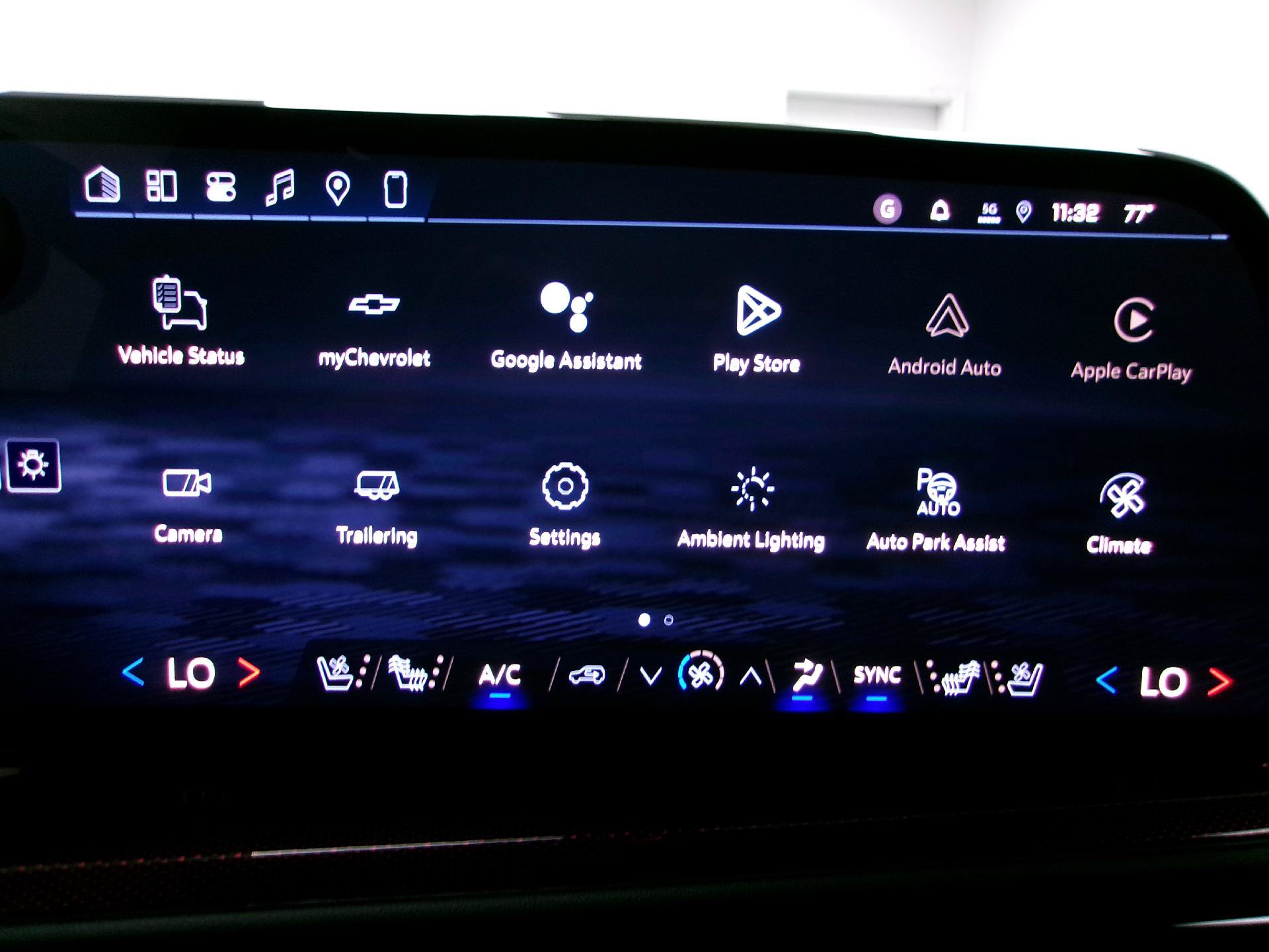 New 2026 Chevrolet Traverse RS w/ LPO, Floor Liner Package FWD image 4