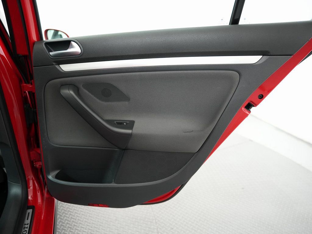Used 2009 Volkswagen GTI 4-Door image 33