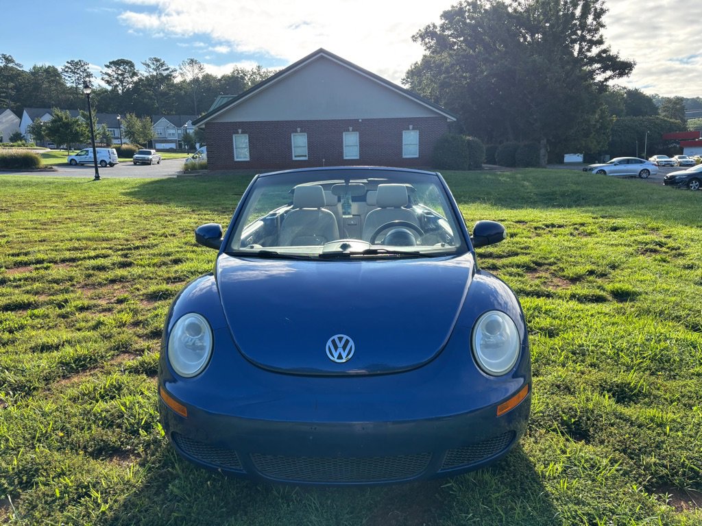 Used 2008 Volkswagen Beetle SE image 2