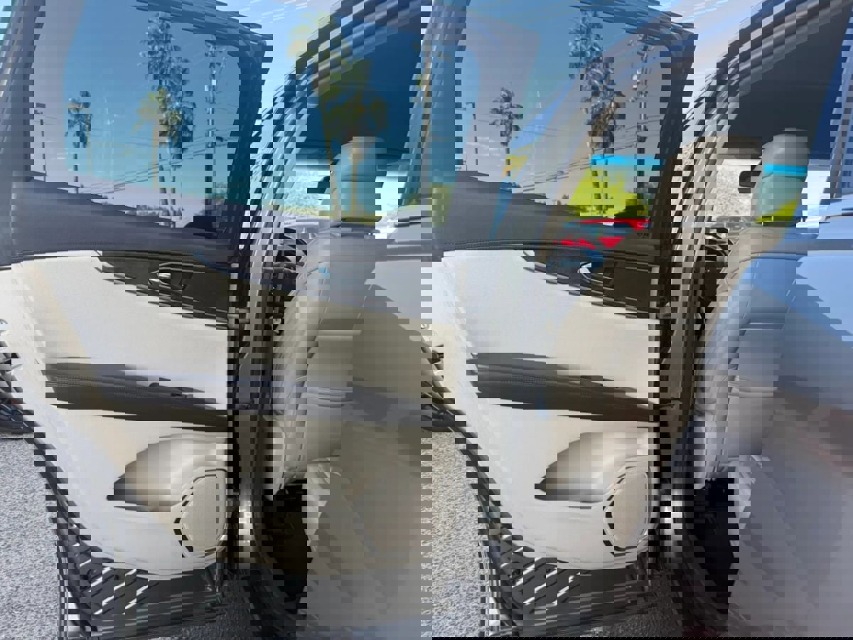 Used 2016 Lincoln MKX Select w/ Select Plus Package FWD image 35