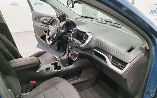 Used 2024 GMC Terrain SLE image 16