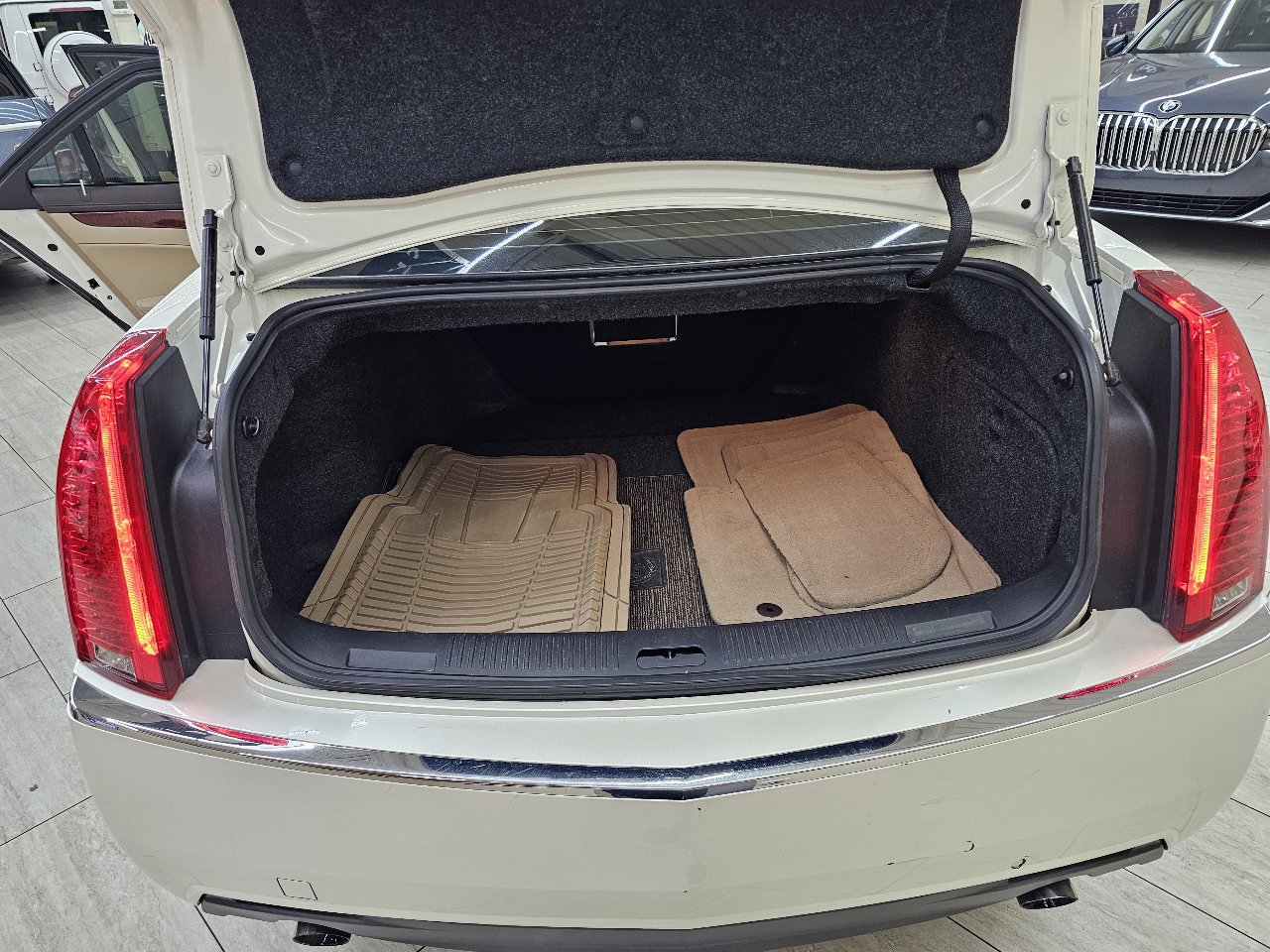 Used 2010 Cadillac CTS Luxury image 12