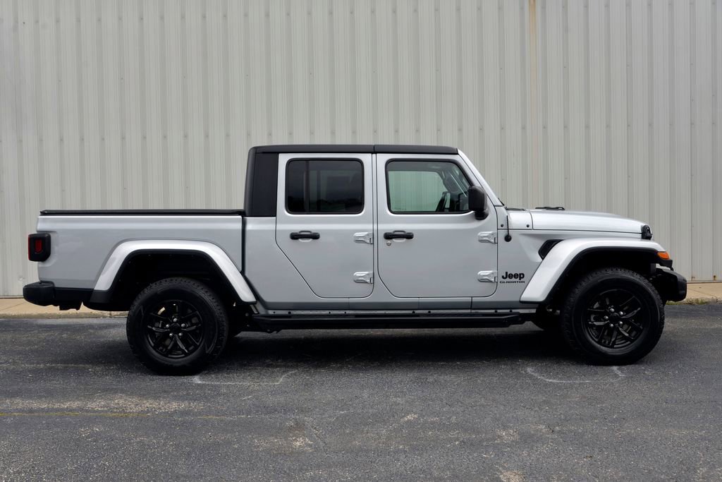 Used 2022 Jeep Gladiator Sport AWD/4WD image 9