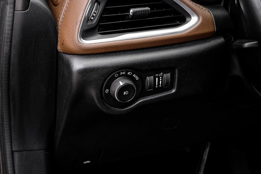 Used 2018 Chrysler Pacifica Limited image 42