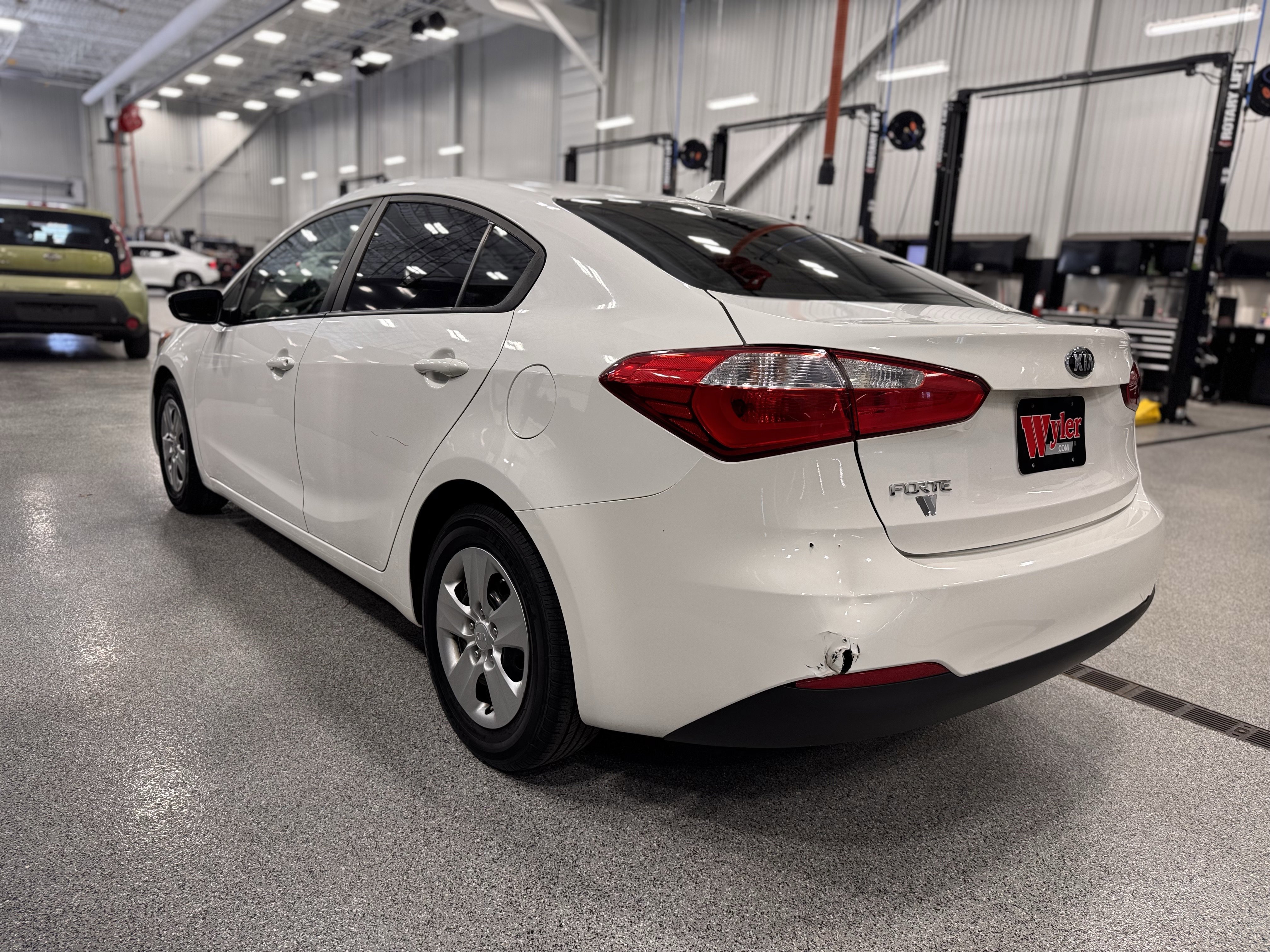 Used 2016 Kia Forte LX image 29