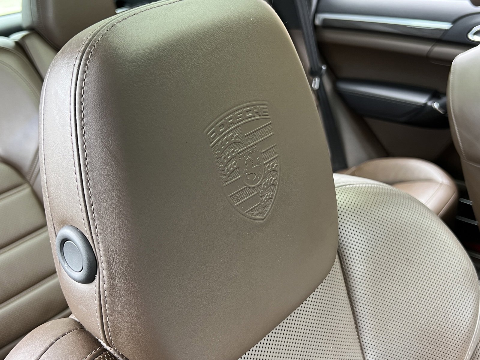 Used 2016 Porsche Cayenne Turbo S image 39