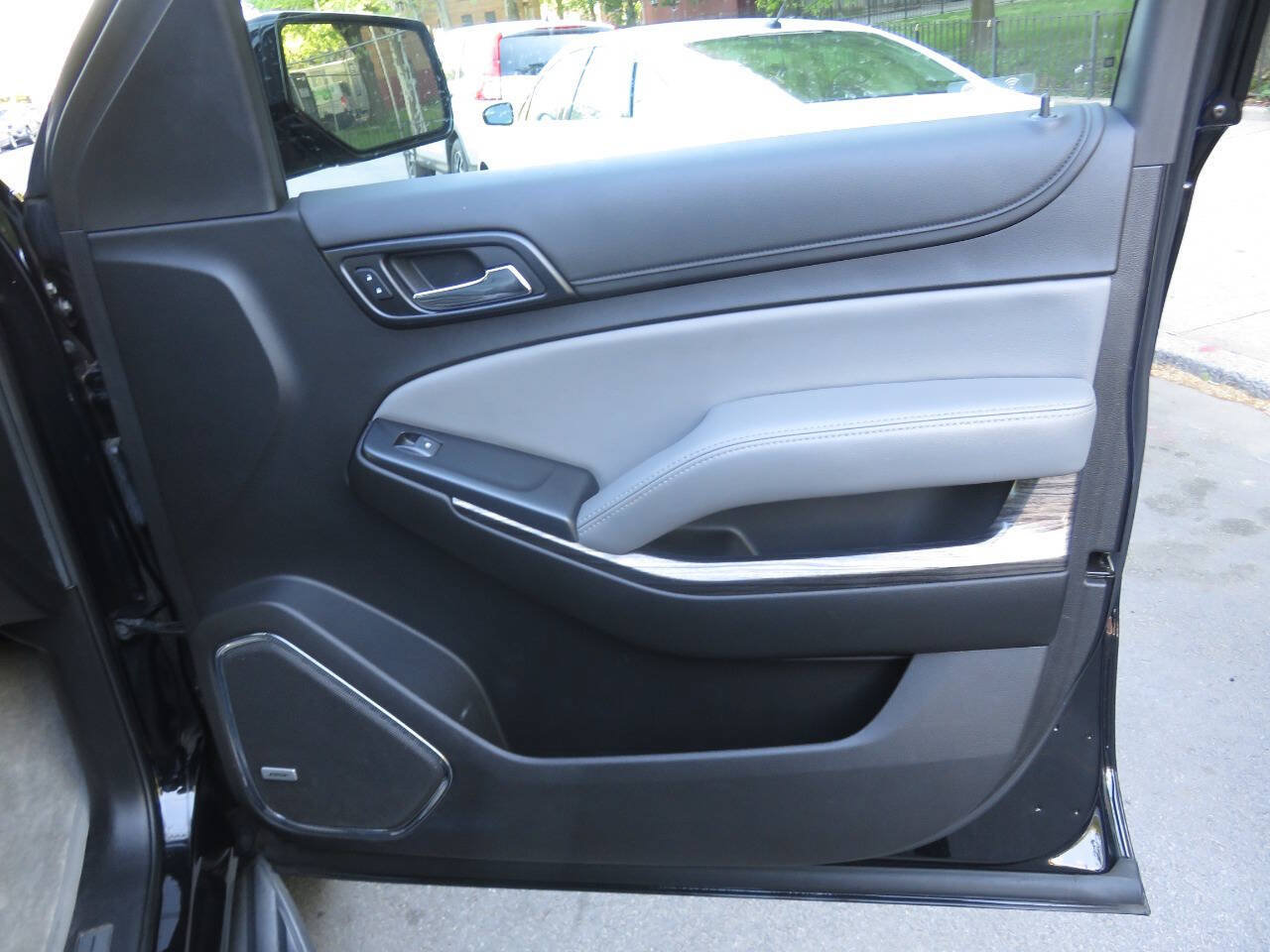 Used 2019 Chevrolet Suburban LT AWD/4WD image 31