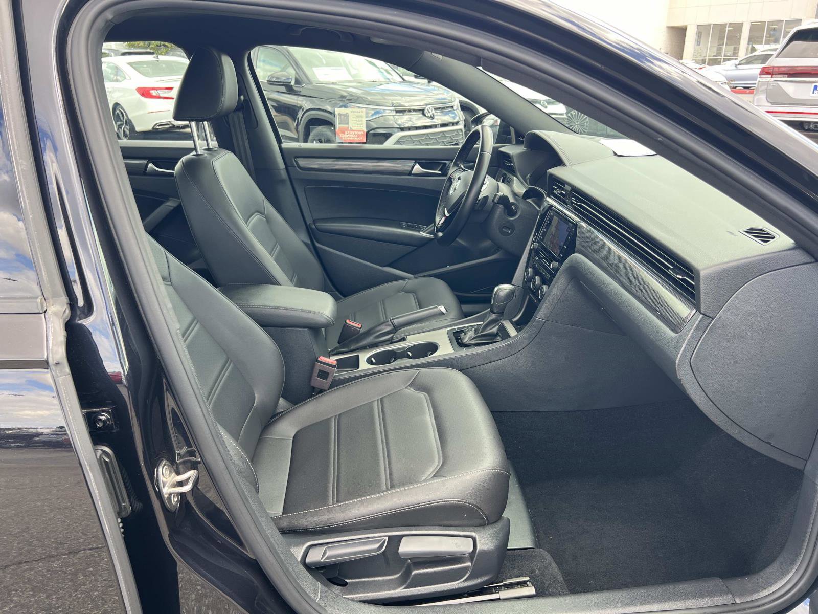 Certified 2022 Volkswagen Passat 2.0T R-Line image 30