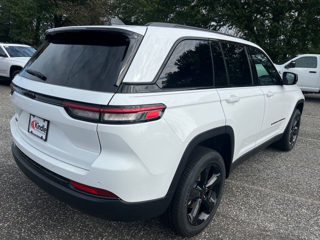 New 2025 Jeep Grand Cherokee Altitude image 26