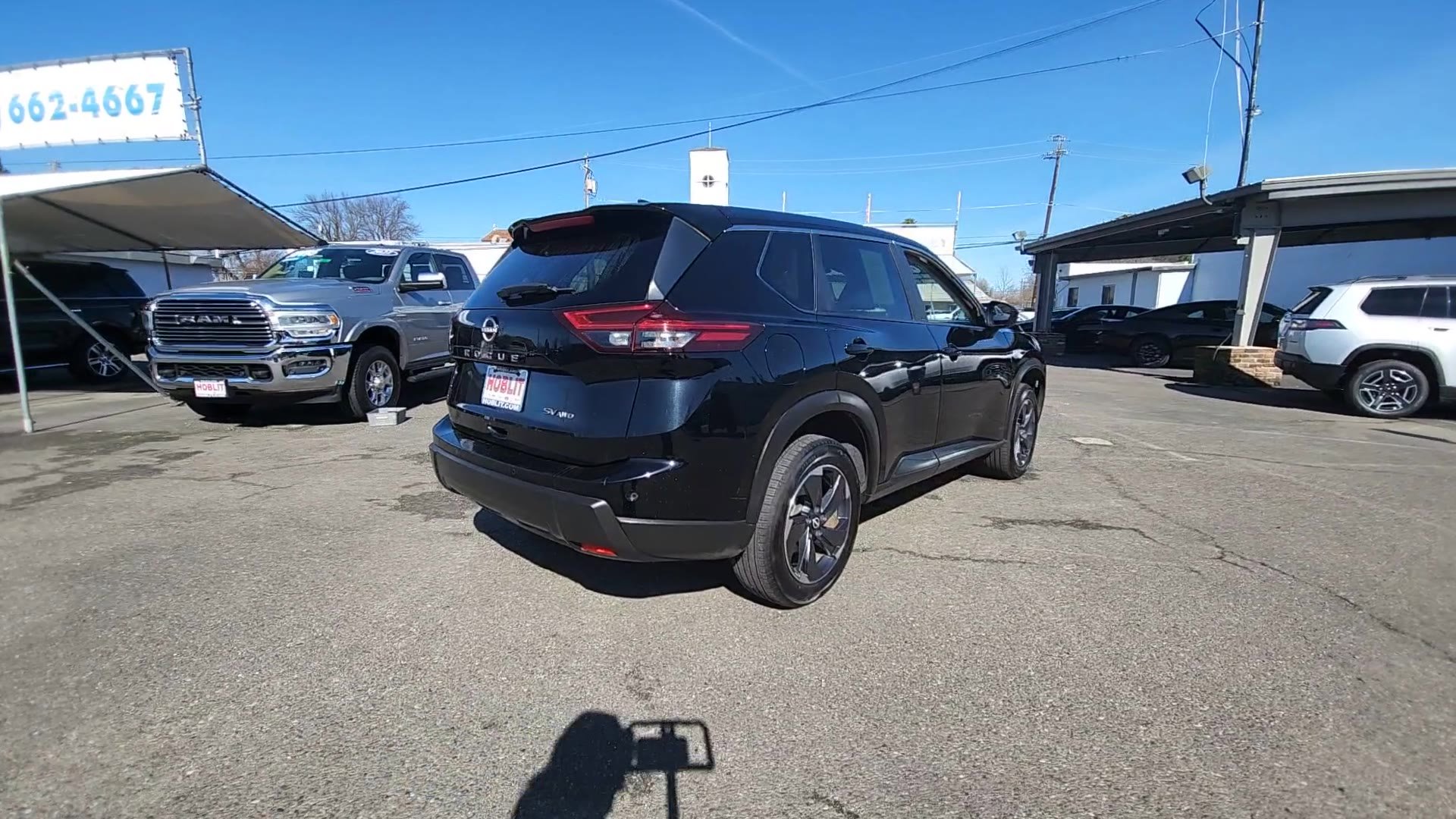 Used 2024 Nissan Rogue SV image 2