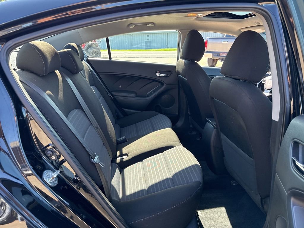 Used 2018 Kia Forte S w/ S Technology Plus Package FWD image 12