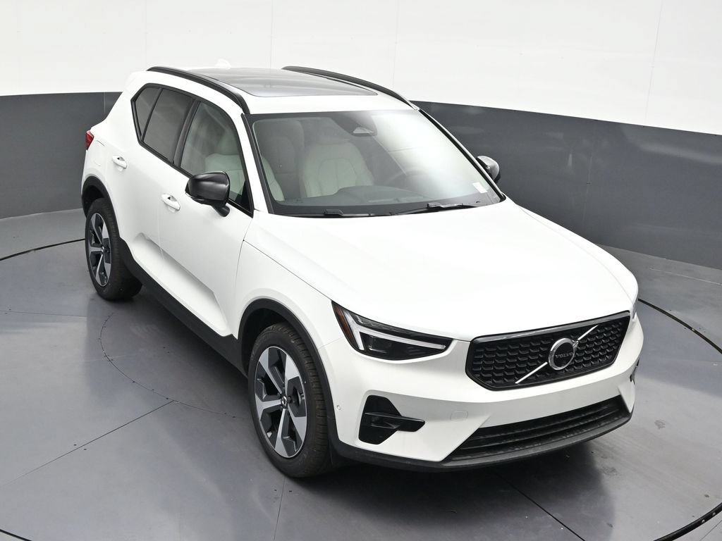 New 2026 Volvo XC40 B5 Plus w/ Protection Package Premier AWD/4WD image 19