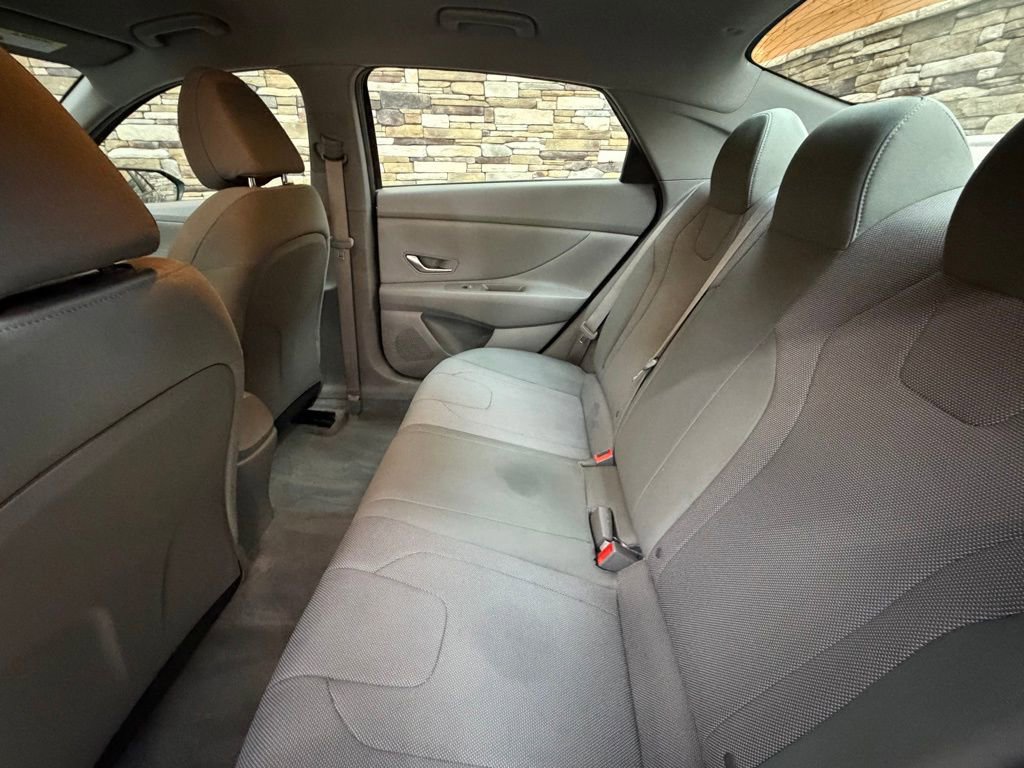 Used 2022 Hyundai Elantra SE image 25