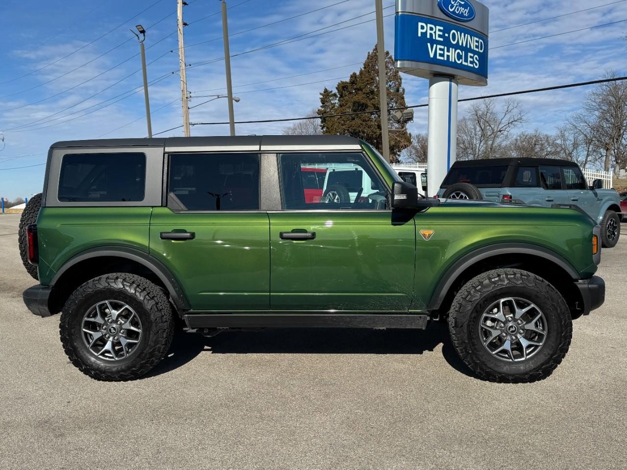 Used 2023 Ford Bronco Badlands image 2